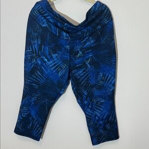 Old Navy Maternity Leggings in Blue Abstract Pattern